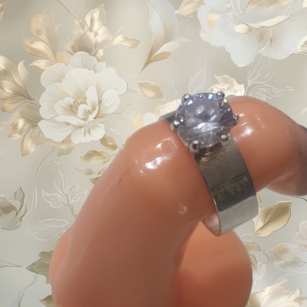 Ring crystal